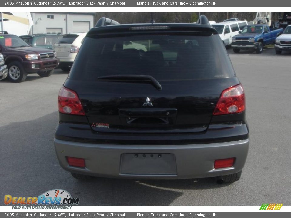 2005 Mitsubishi Outlander LS AWD Labrador Black Pearl / Charcoal Photo #4