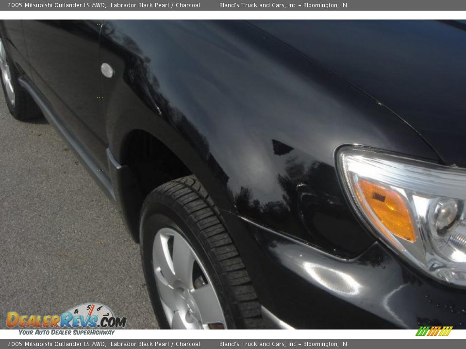 2005 Mitsubishi Outlander LS AWD Labrador Black Pearl / Charcoal Photo #6