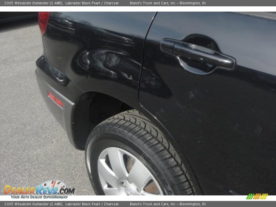 2005 Mitsubishi Outlander LS AWD Labrador Black Pearl / Charcoal Photo #8