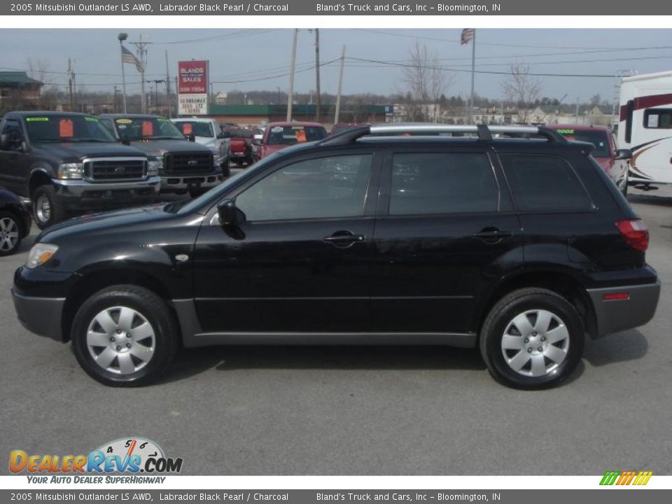 2005 Mitsubishi Outlander LS AWD Labrador Black Pearl / Charcoal Photo #11