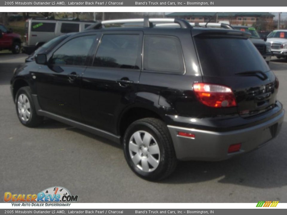 2005 Mitsubishi Outlander LS AWD Labrador Black Pearl / Charcoal Photo #12