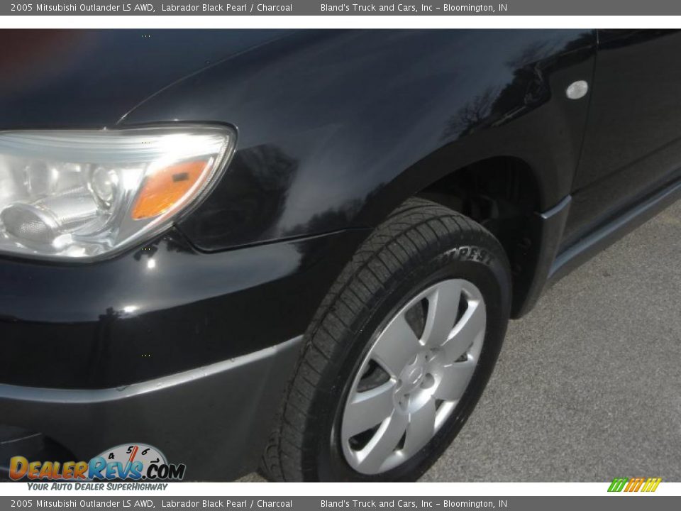 2005 Mitsubishi Outlander LS AWD Labrador Black Pearl / Charcoal Photo #13