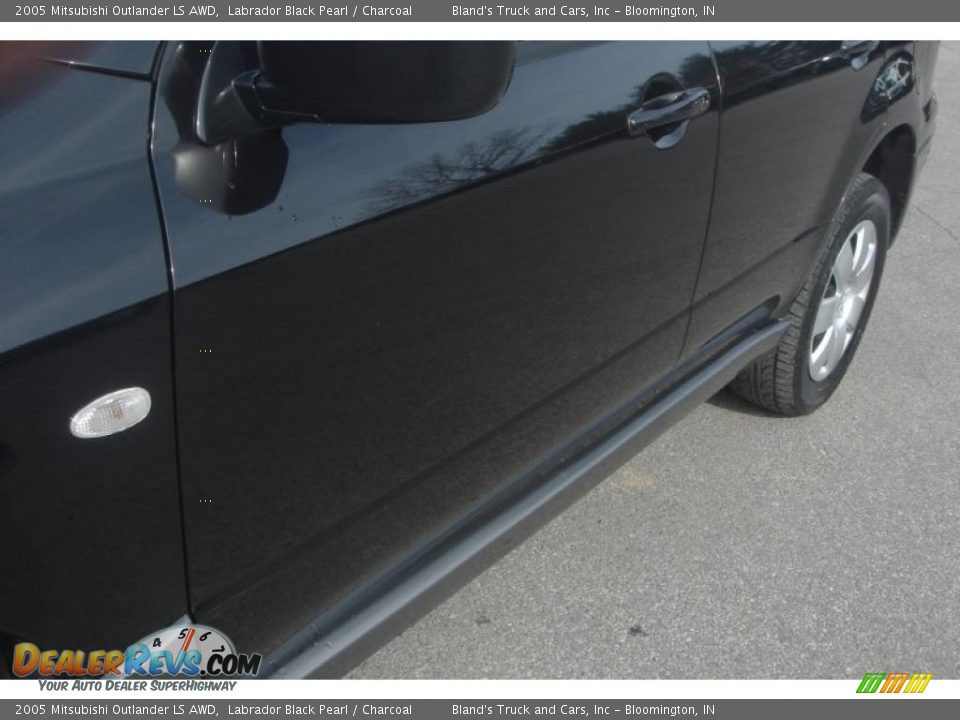 2005 Mitsubishi Outlander LS AWD Labrador Black Pearl / Charcoal Photo #14