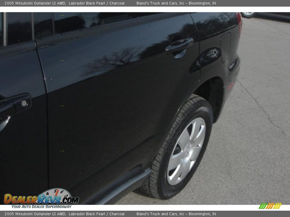 2005 Mitsubishi Outlander LS AWD Labrador Black Pearl / Charcoal Photo #15
