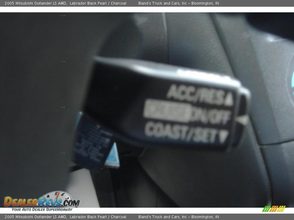 2005 Mitsubishi Outlander LS AWD Labrador Black Pearl / Charcoal Photo #22