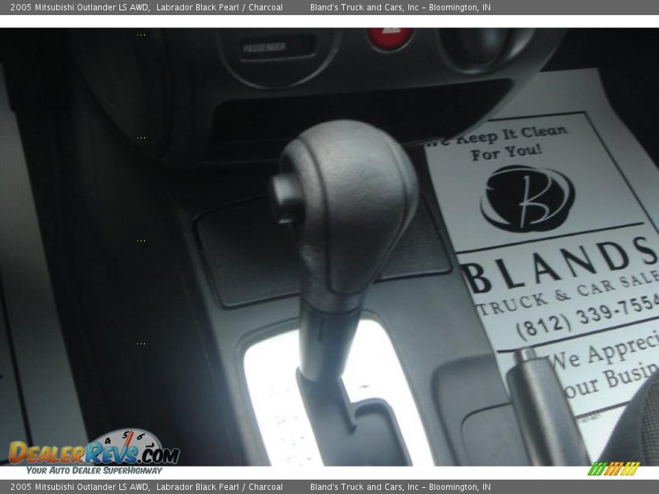 2005 Mitsubishi Outlander LS AWD Labrador Black Pearl / Charcoal Photo #25