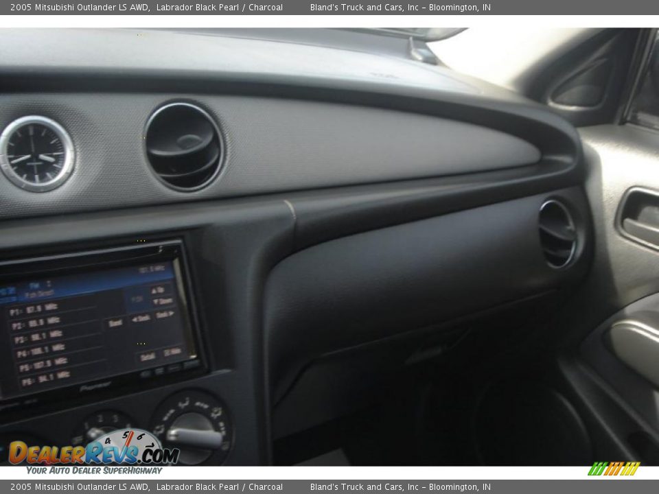 2005 Mitsubishi Outlander LS AWD Labrador Black Pearl / Charcoal Photo #26