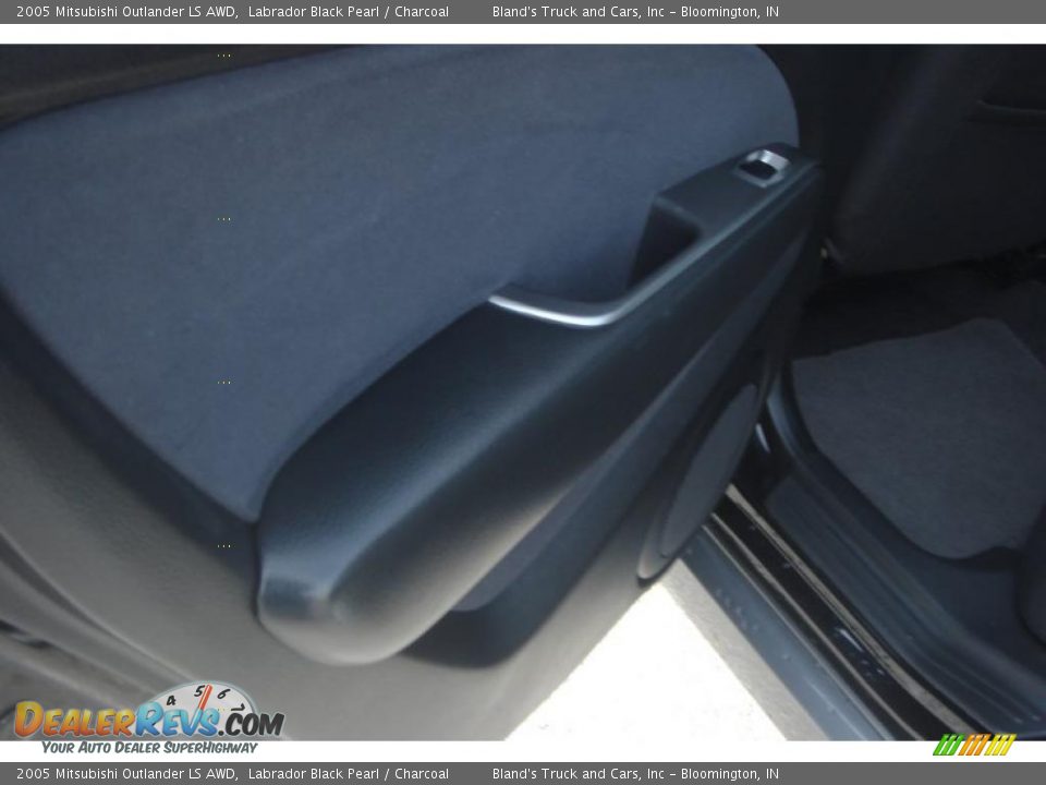 2005 Mitsubishi Outlander LS AWD Labrador Black Pearl / Charcoal Photo #27