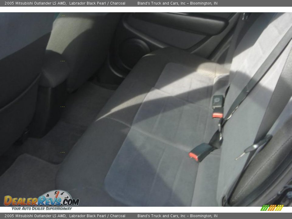2005 Mitsubishi Outlander LS AWD Labrador Black Pearl / Charcoal Photo #29