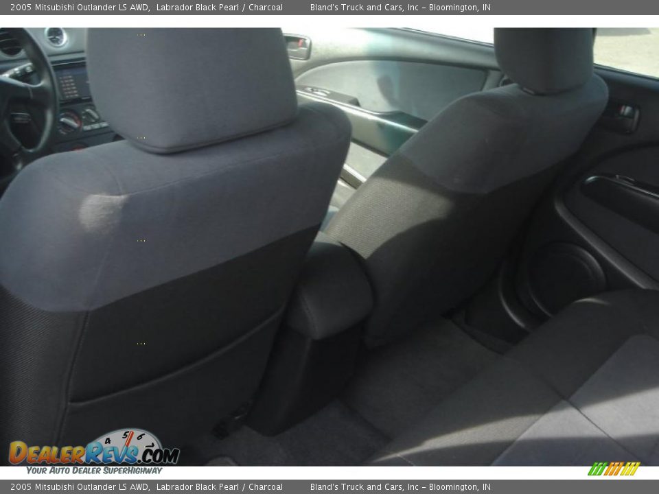2005 Mitsubishi Outlander LS AWD Labrador Black Pearl / Charcoal Photo #30