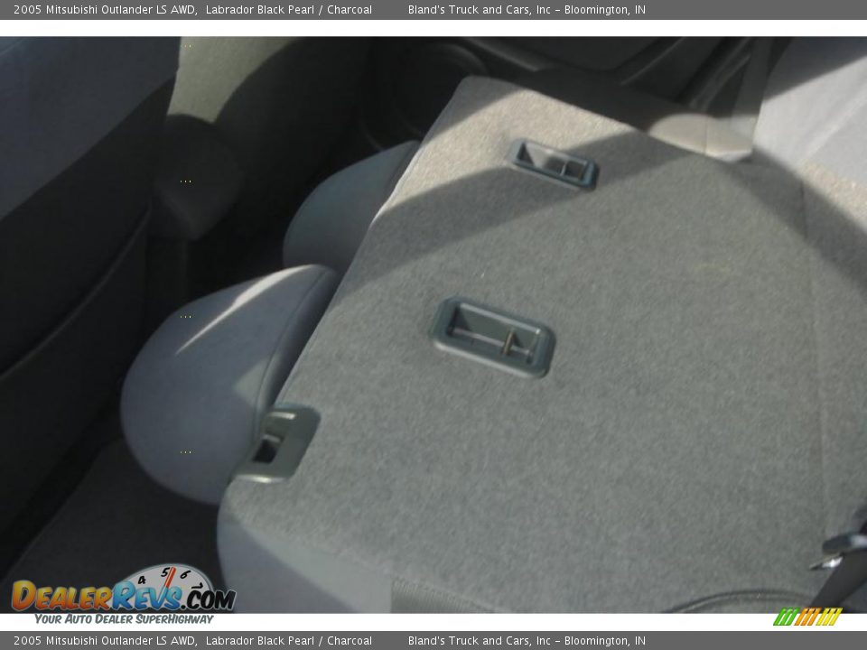 2005 Mitsubishi Outlander LS AWD Labrador Black Pearl / Charcoal Photo #31