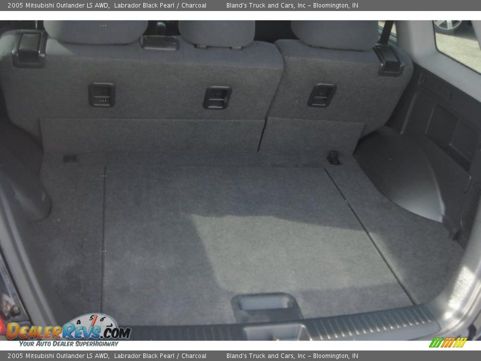 2005 Mitsubishi Outlander LS AWD Labrador Black Pearl / Charcoal Photo #32