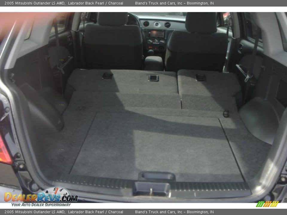 2005 Mitsubishi Outlander LS AWD Labrador Black Pearl / Charcoal Photo #33