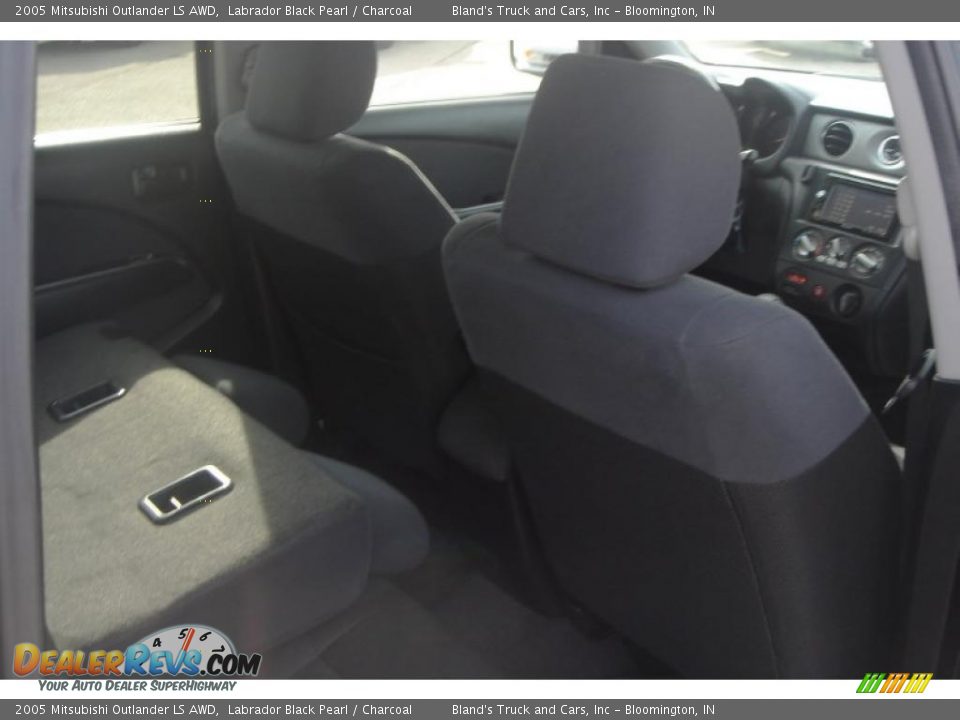 2005 Mitsubishi Outlander LS AWD Labrador Black Pearl / Charcoal Photo #36
