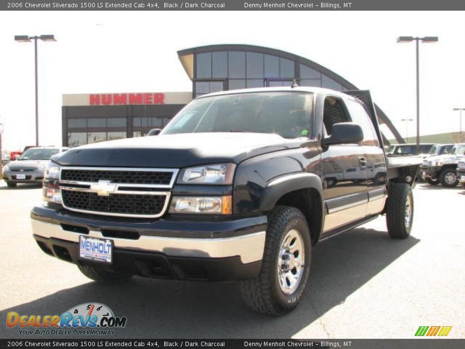 2006 Chevrolet Silverado 1500 LS Extended Cab 4x4 Black / Dark Charcoal Photo #2