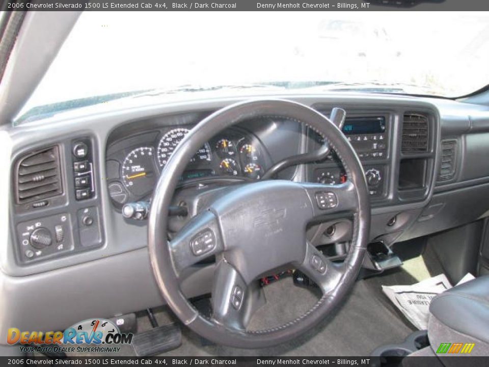 2006 Chevrolet Silverado 1500 LS Extended Cab 4x4 Black / Dark Charcoal Photo #5