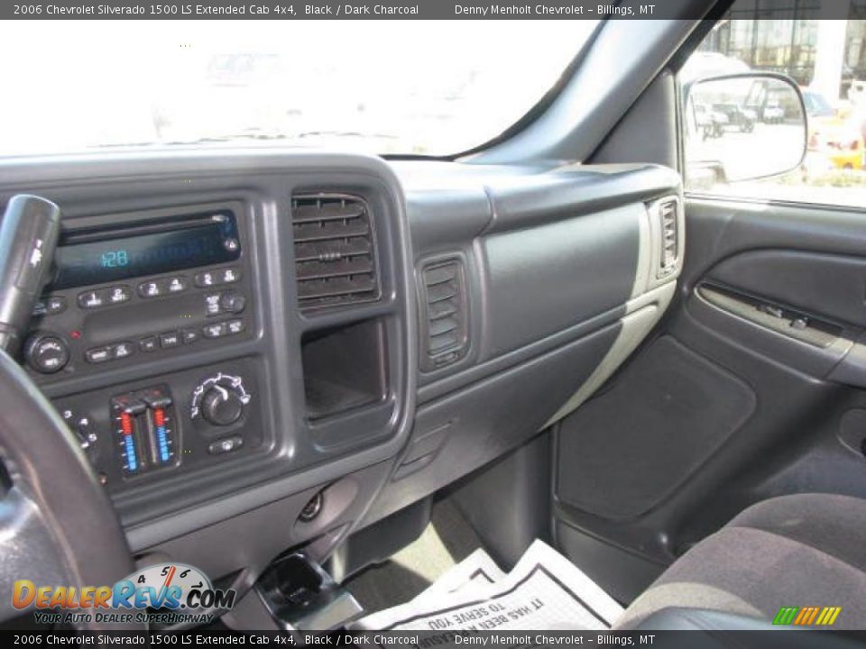 2006 Chevrolet Silverado 1500 LS Extended Cab 4x4 Black / Dark Charcoal Photo #6