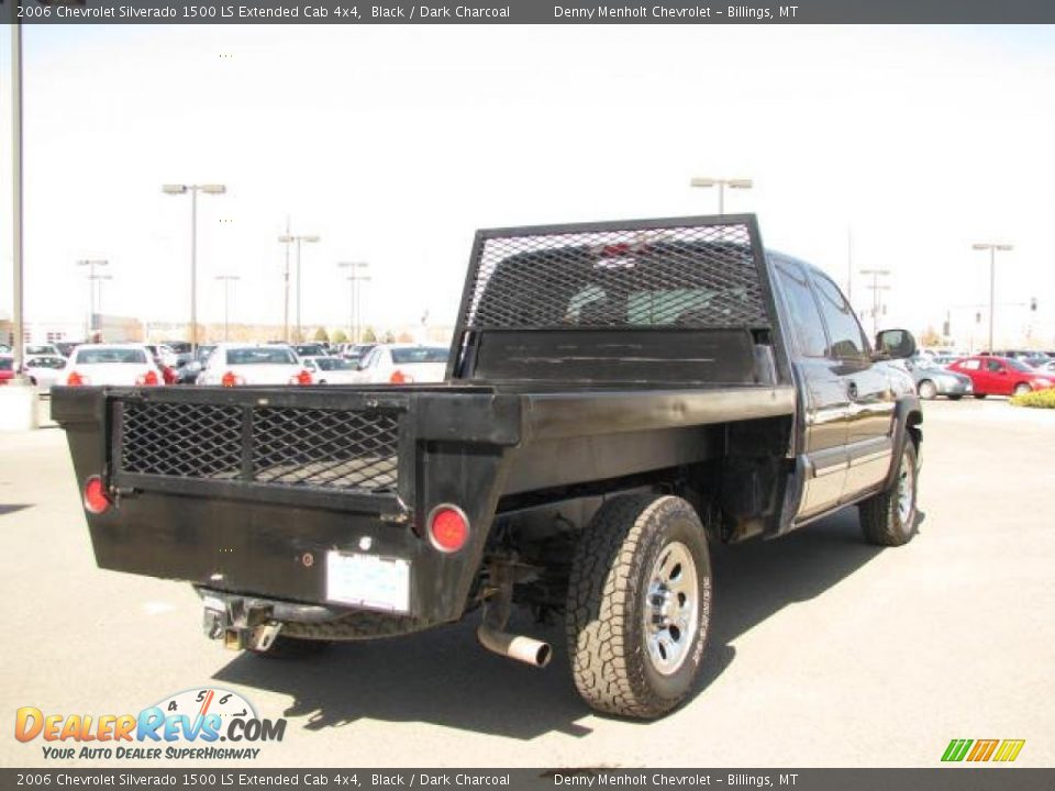 2006 Chevrolet Silverado 1500 LS Extended Cab 4x4 Black / Dark Charcoal Photo #10