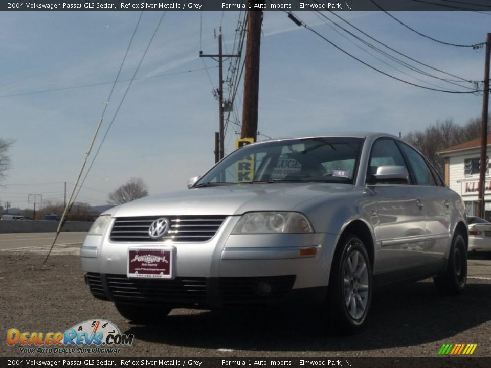 2004 Volkswagen Passat GLS Sedan Reflex Silver Metallic / Grey Photo #2
