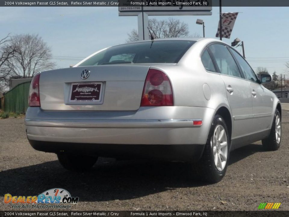 2004 Volkswagen Passat GLS Sedan Reflex Silver Metallic / Grey Photo #3