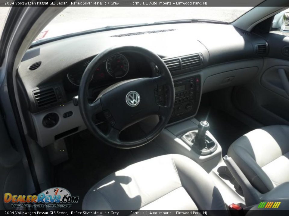 2004 Volkswagen Passat GLS Sedan Reflex Silver Metallic / Grey Photo #4