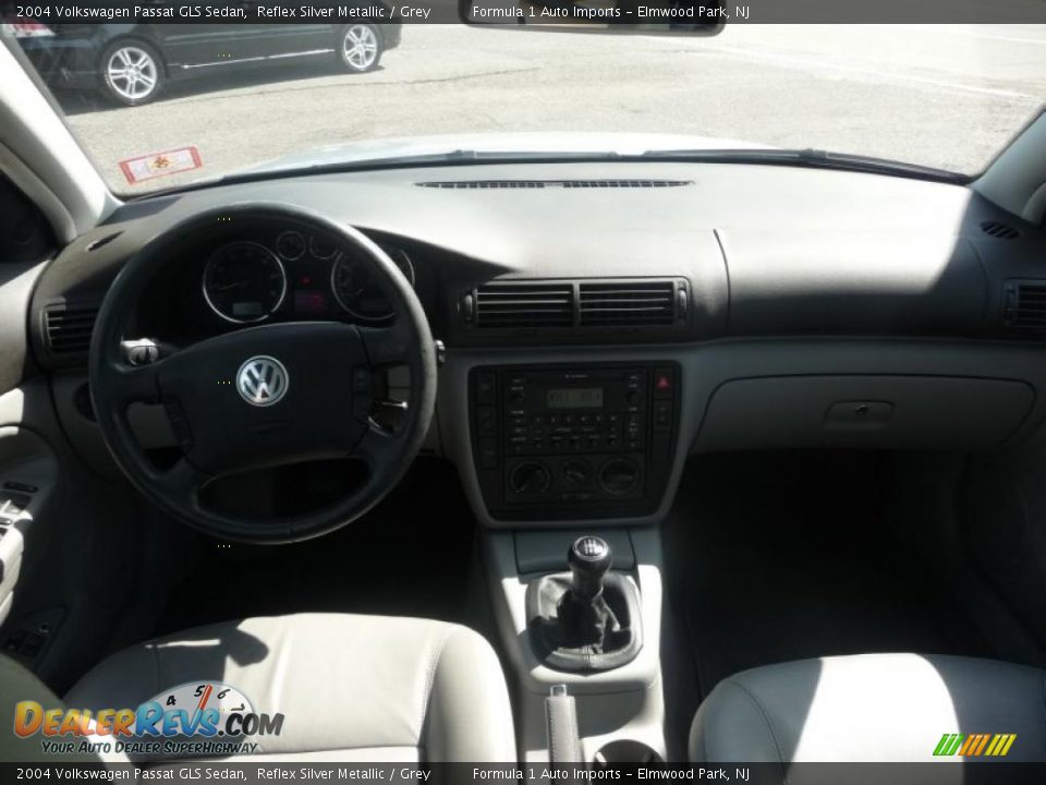 2004 Volkswagen Passat GLS Sedan Reflex Silver Metallic / Grey Photo #6