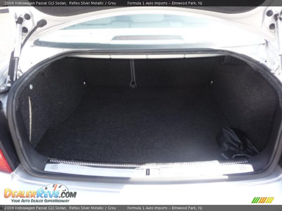 2004 Volkswagen Passat GLS Sedan Reflex Silver Metallic / Grey Photo #12