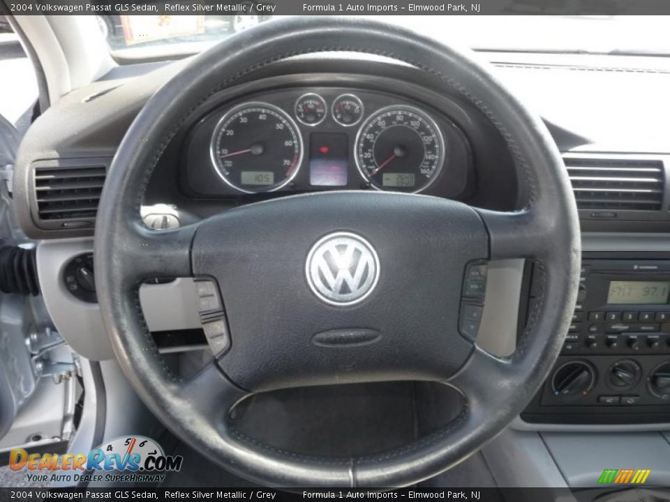 2004 Volkswagen Passat GLS Sedan Reflex Silver Metallic / Grey Photo #18