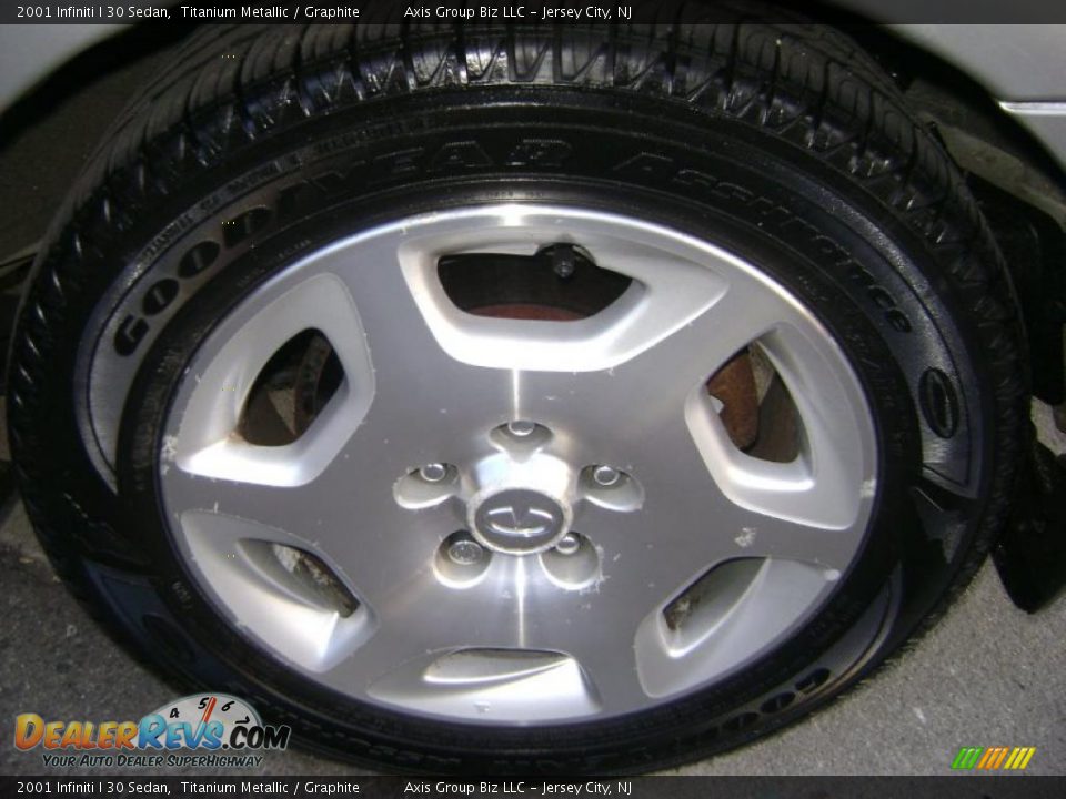 2001 Infiniti I 30 Sedan Titanium Metallic / Graphite Photo #10