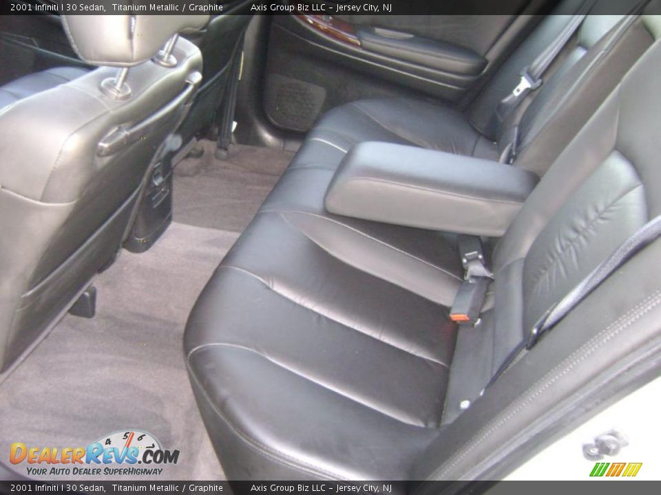 2001 Infiniti I 30 Sedan Titanium Metallic / Graphite Photo #13