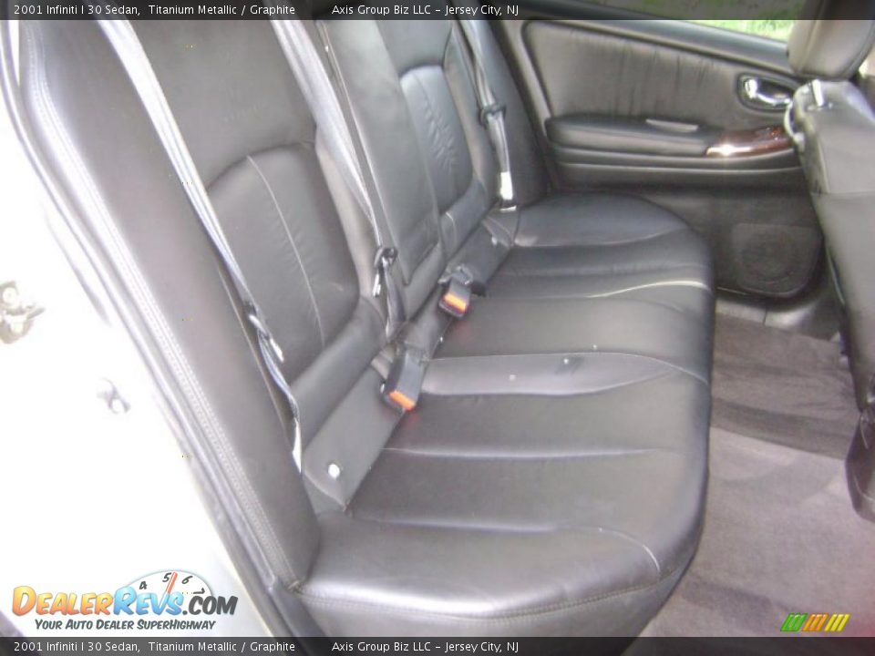 2001 Infiniti I 30 Sedan Titanium Metallic / Graphite Photo #16