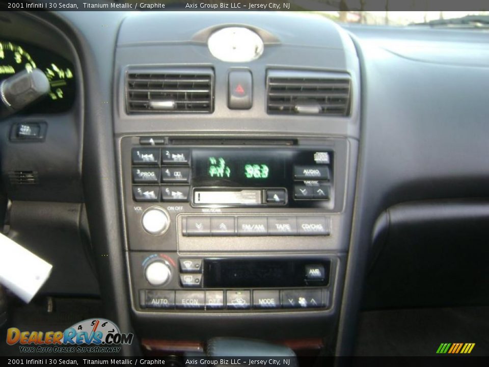2001 Infiniti I 30 Sedan Titanium Metallic / Graphite Photo #19