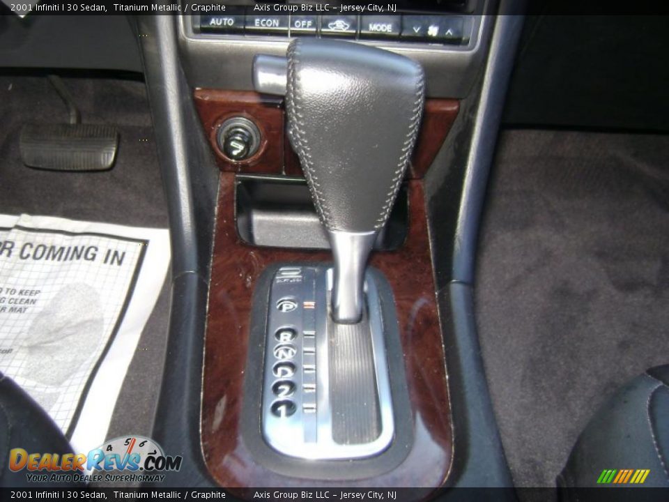 2001 Infiniti I 30 Sedan Titanium Metallic / Graphite Photo #20