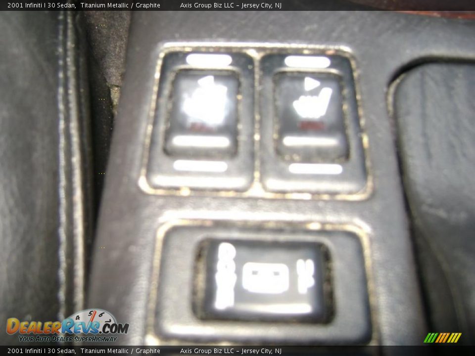 2001 Infiniti I 30 Sedan Titanium Metallic / Graphite Photo #21