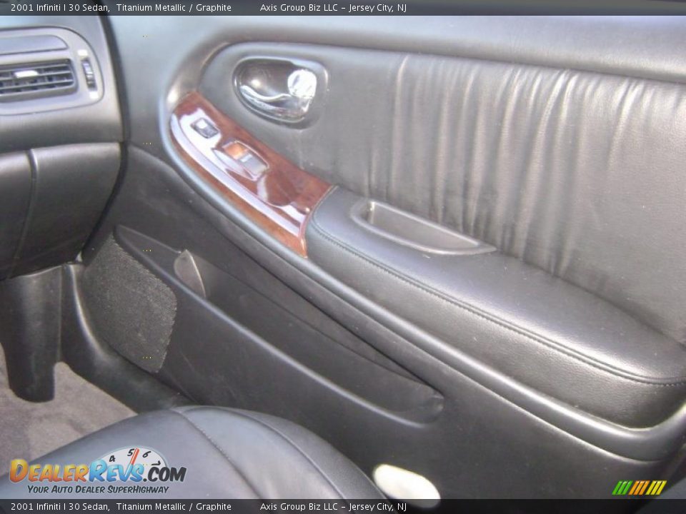 2001 Infiniti I 30 Sedan Titanium Metallic / Graphite Photo #22