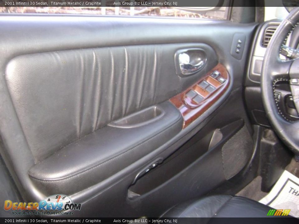2001 Infiniti I 30 Sedan Titanium Metallic / Graphite Photo #24