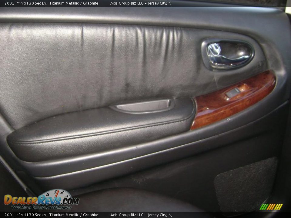 2001 Infiniti I 30 Sedan Titanium Metallic / Graphite Photo #25