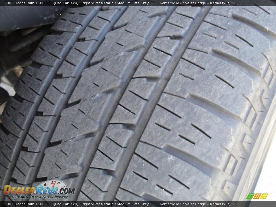 2007 Dodge Ram 1500 SLT Quad Cab 4x4 Bright Silver Metallic / Medium Slate Gray Photo #29