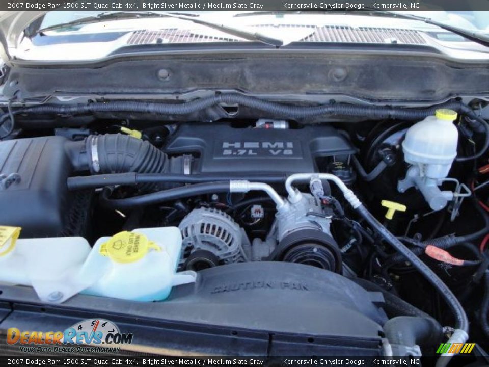 2007 Dodge Ram 1500 SLT Quad Cab 4x4 Bright Silver Metallic / Medium Slate Gray Photo #30
