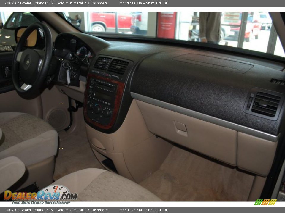 2007 Chevrolet Uplander LS Gold Mist Metallic / Cashmere Photo #15