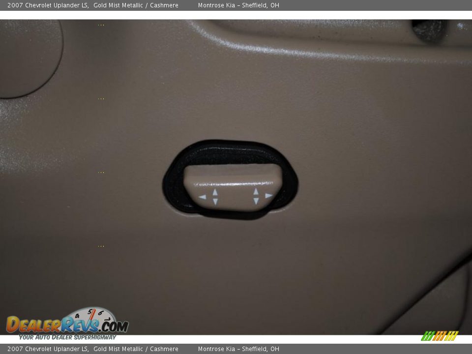 2007 Chevrolet Uplander LS Gold Mist Metallic / Cashmere Photo #17