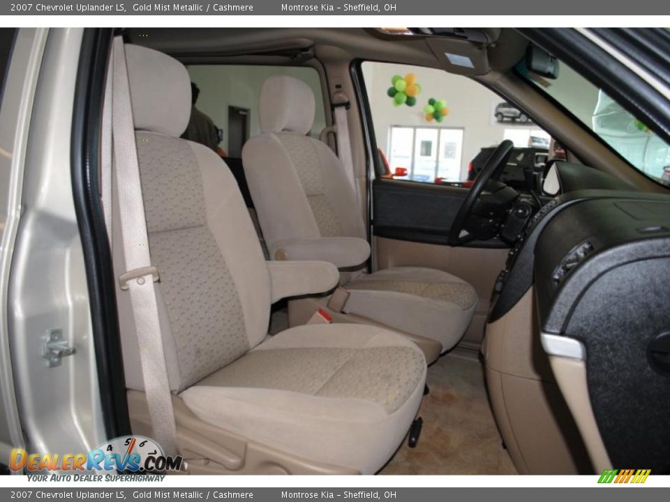 2007 Chevrolet Uplander LS Gold Mist Metallic / Cashmere Photo #25