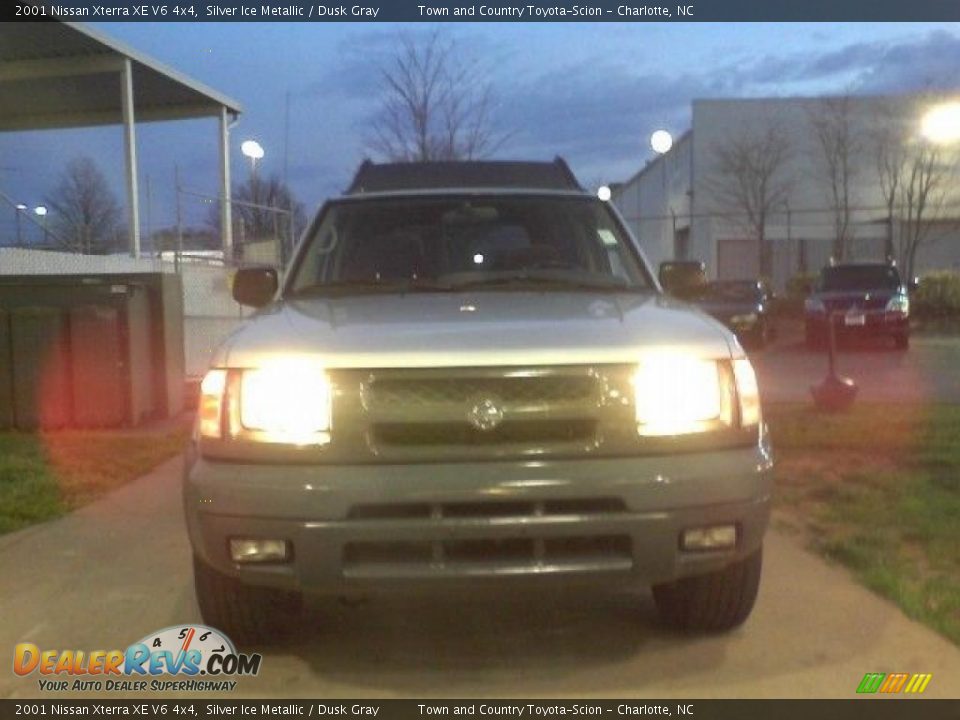 2001 Nissan Xterra XE V6 4x4 Silver Ice Metallic / Dusk Gray Photo #2