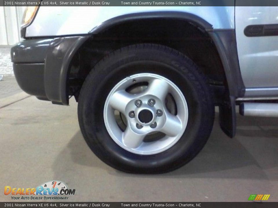 2001 Nissan Xterra XE V6 4x4 Silver Ice Metallic / Dusk Gray Photo #3