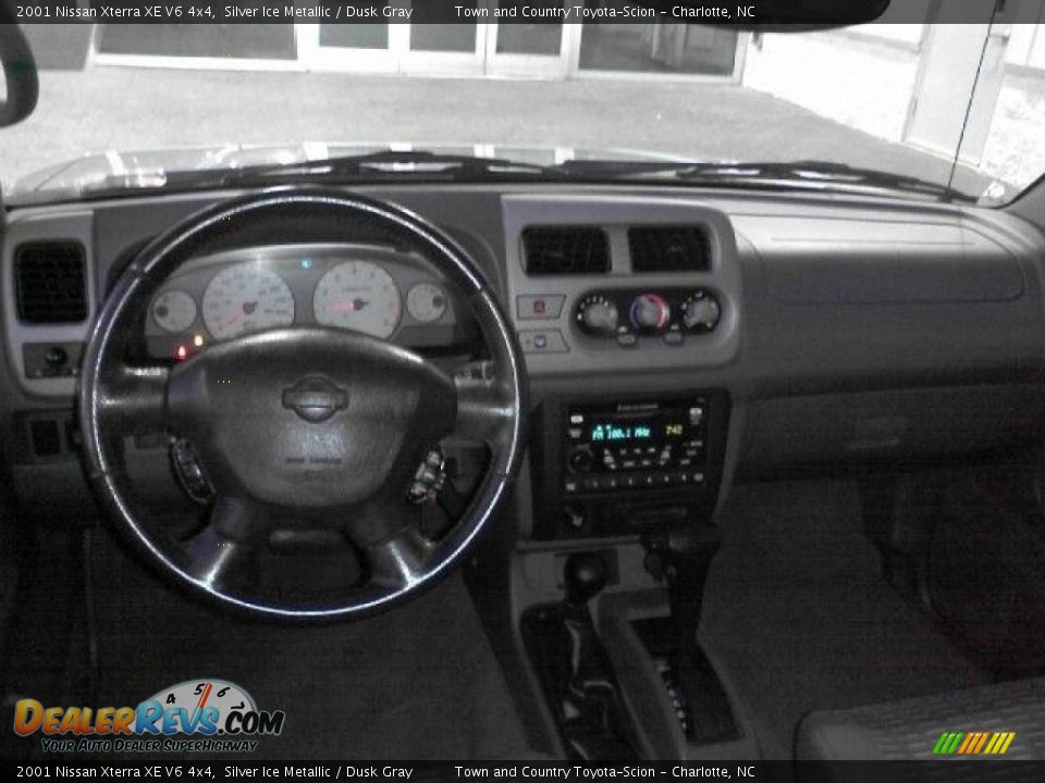 2001 Nissan Xterra XE V6 4x4 Silver Ice Metallic / Dusk Gray Photo #5