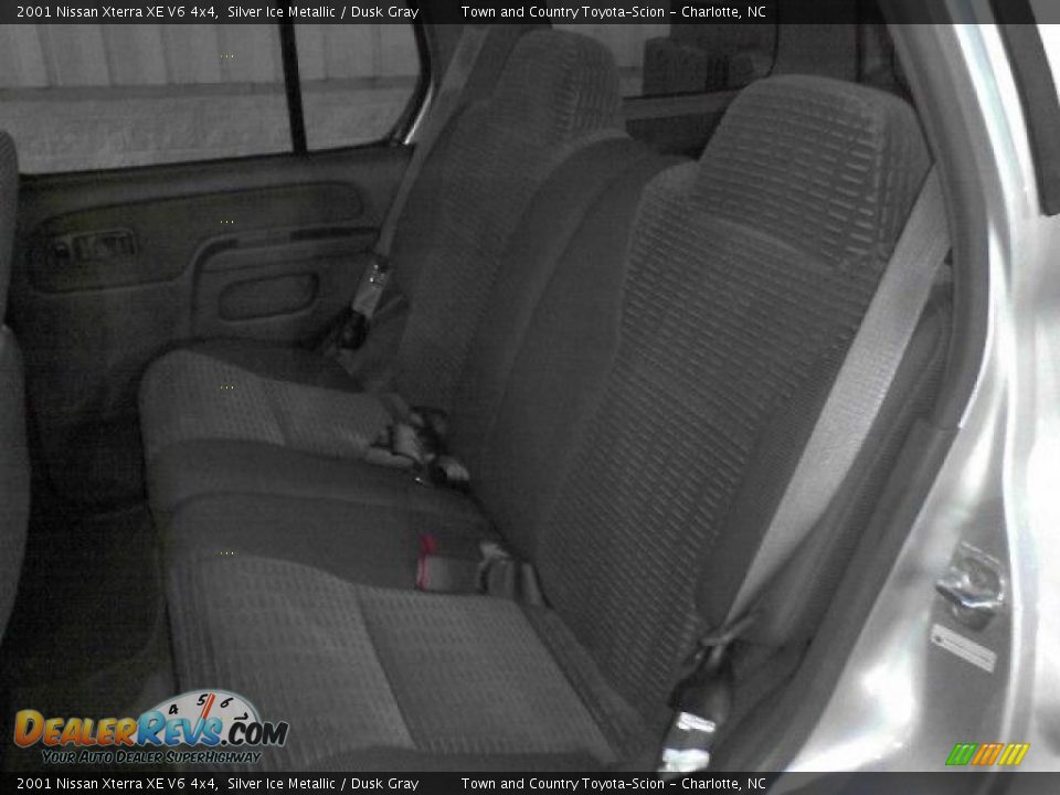 2001 Nissan Xterra XE V6 4x4 Silver Ice Metallic / Dusk Gray Photo #7