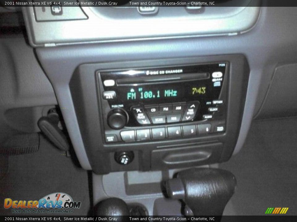 2001 Nissan Xterra XE V6 4x4 Silver Ice Metallic / Dusk Gray Photo #8