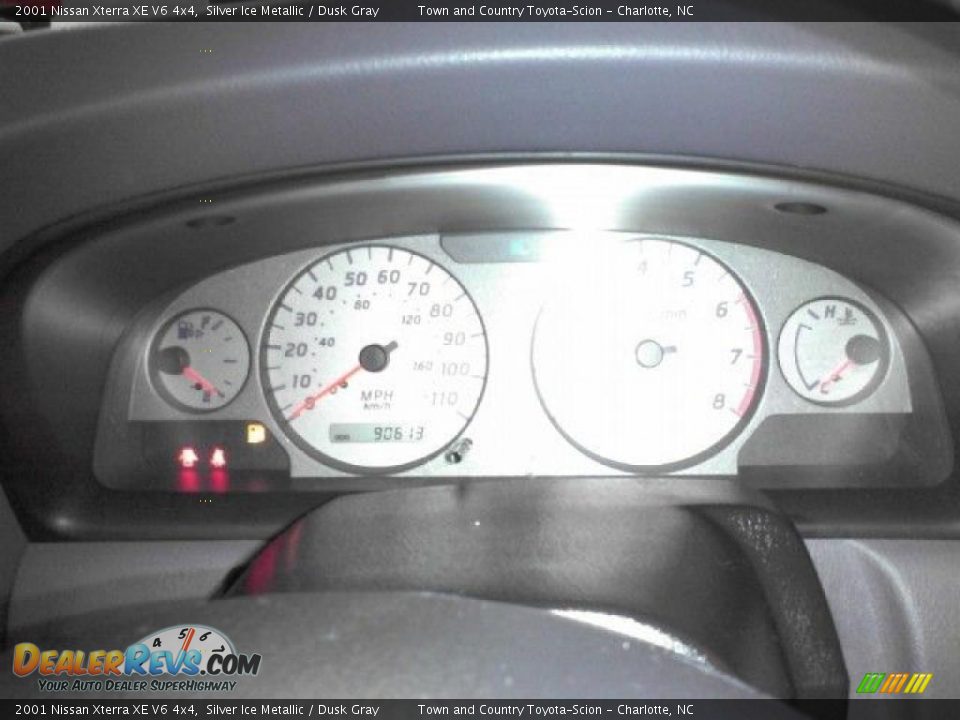 2001 Nissan Xterra XE V6 4x4 Silver Ice Metallic / Dusk Gray Photo #9