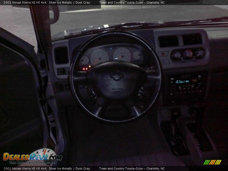 2001 Nissan Xterra XE V6 4x4 Silver Ice Metallic / Dusk Gray Photo #10