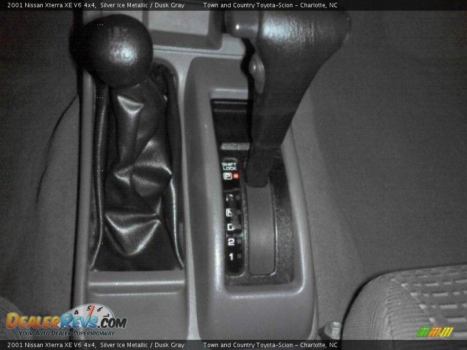 2001 Nissan Xterra XE V6 4x4 Silver Ice Metallic / Dusk Gray Photo #11